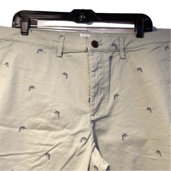GAP Essential Khaki 10” Flat Front Khaki Chino Swordfish Designs 🆕 NWOT Sz 35 - Picture 3 of 9